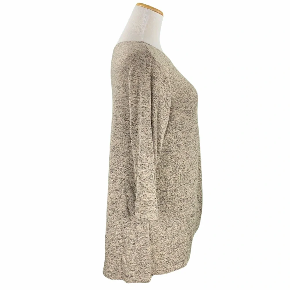 Chelsea & Theodore Beige Twist Hem Tee - Picture 5 of 12